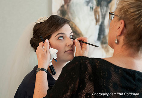 Faye applying eyeliner to bride